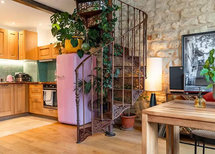 Appartement Duplex D'exception Et Atypique A Montmartre *